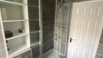 Apartment | Bathroom | Shower, hair dryer, towels