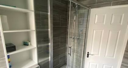 2 Bed - Sleeps 4 - With Parking