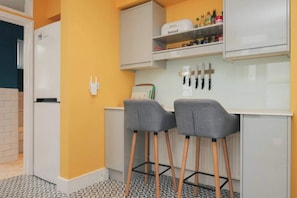 Apartamento básico, 1 cama King e sofá-cama | Opções para refeição