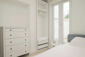 Basic Apartment, 1 King Bed with Sofa bed