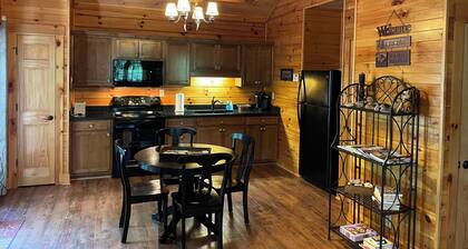 Cozy mountain cabin 15 minutes from historic downtown, 3 miles from ORV PARK