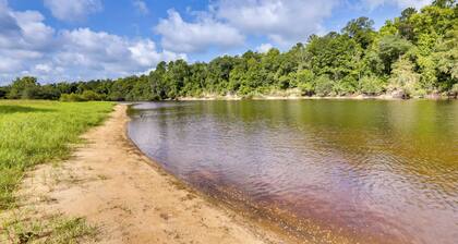 Riverfront Florida Escape w/ Grill & Fire Pit!
