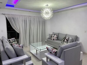 Smart TV, video games - Upscale Penthouse in Los Alamos, Santiago de los Caballeros with amazing views! (Santiago de los Caballeros)