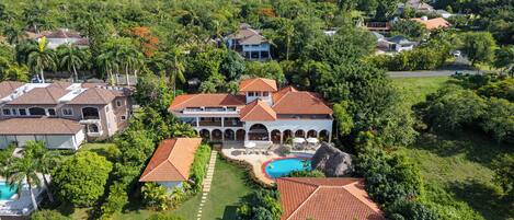 المنشأة من الخارج