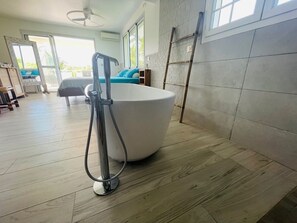 5 habitaciones, tabla de planchar con plancha y wifi gratis 