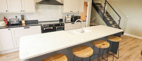 Fridge, dishwasher, electric kettle, toaster