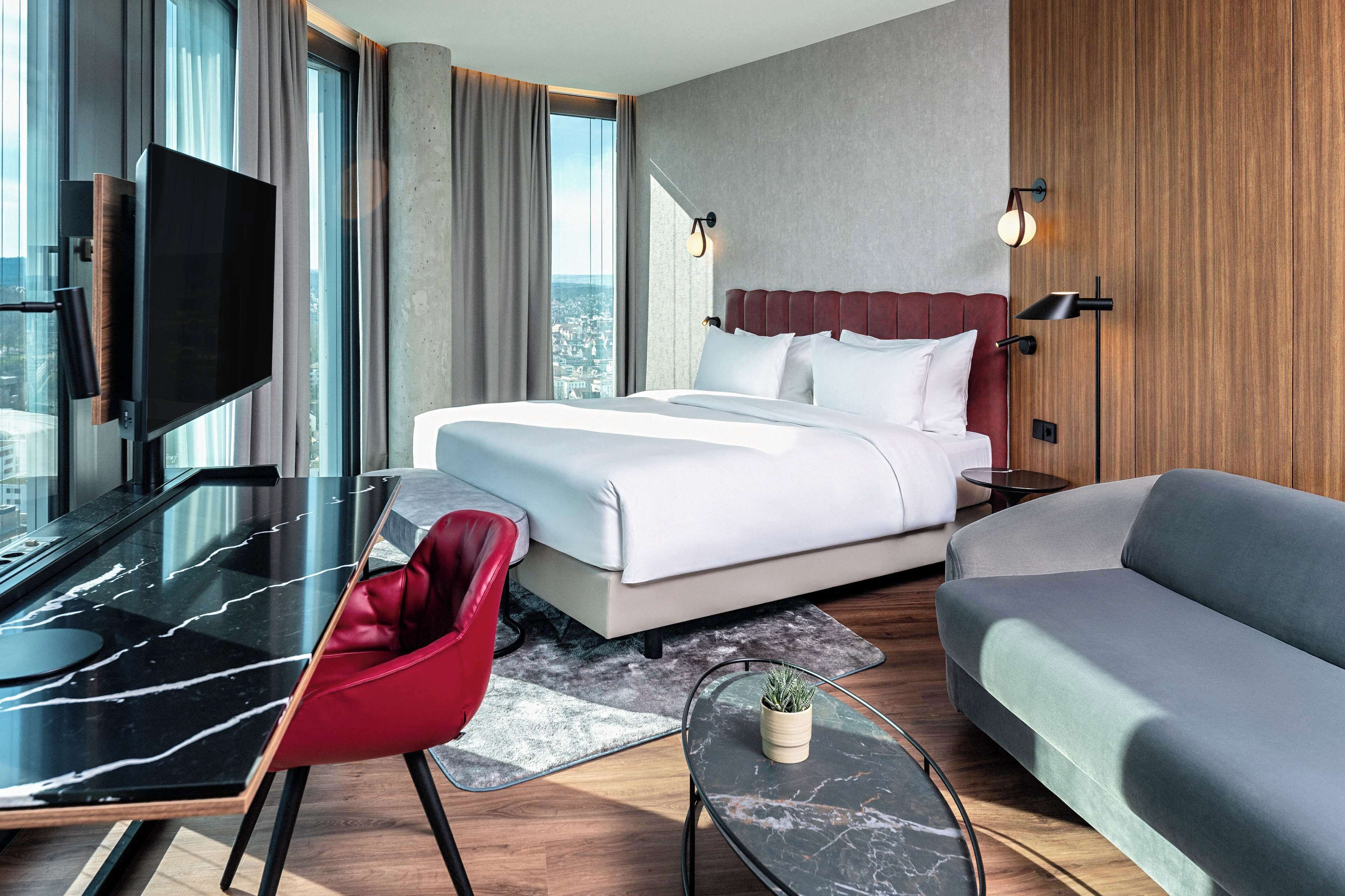 Junior-Suite, Nichtraucher | Hochwertige Bettwaren, Minibar, Zimmersafe, Schreibtisch