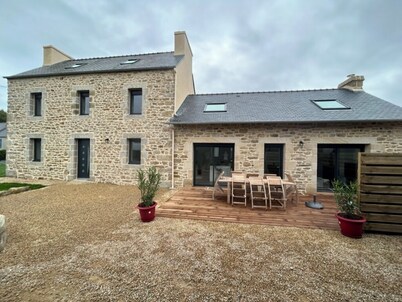 Grande Maison en Pierres Rénovée à 1,5 km de la mer