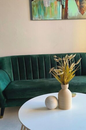 Living area - Stylish apartment situated in a prime location of the buzzing City of Gold (Midrand)