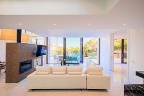 TV - Villa Martin Stone Las Colinas Golf Country Club (VC)