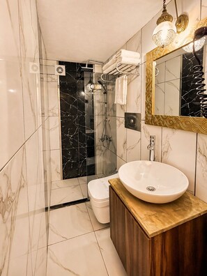 Hair dryer, slippers - Rüstempaşa Kervansaray Hotel Edirne (Edirne)