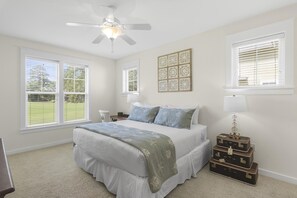 Casa, várias camas (1285 Laurel Grove 'Seabatical') | Ferros/tábuas de passar roupa