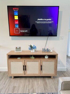 Interior - Bright & Beautifull Large Family House -Pet-Friendly (Palm Bay)