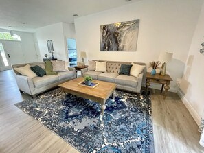 Living area - Bright & Beautifull Large Family House -Pet-Friendly (Palm Bay)