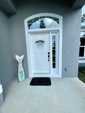 Exterior detail - Bright & Beautifull Large Family House -Pet-Friendly (Palm Bay)