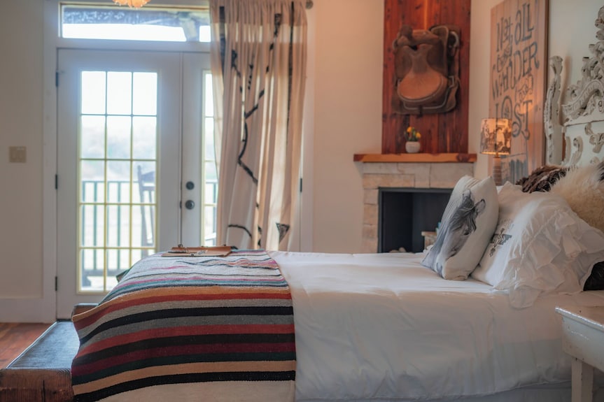 The Wanderlust Room - Wander Inn - Round Top, TX