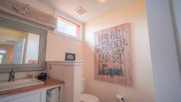 Dusche, Whirlpool, Haartrockner, Handtücher