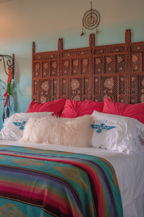 The Wild Blue Yonder Room - Wander Inn - Round Top, TX