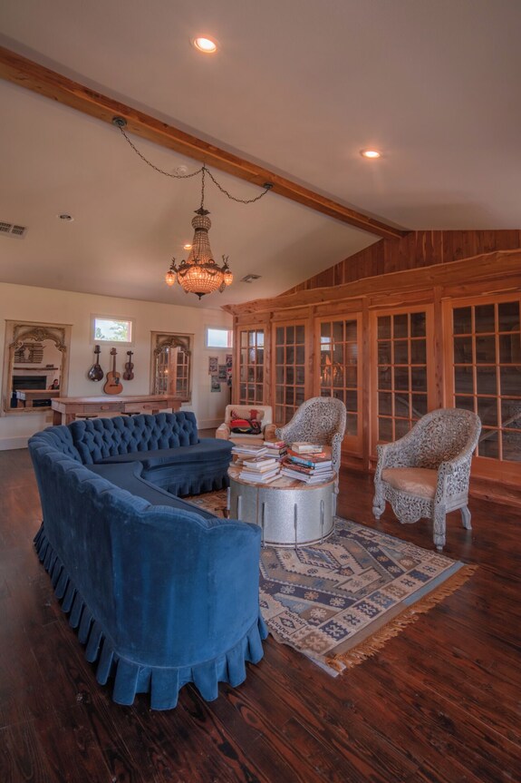 The Vagabond Room - Wander Inn - Round Top, TX
