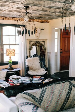 Interior - Gypsy Farmhouse - Wander Inn (Round Top)