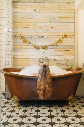 Spa - Gypsy Farmhouse - Wander Inn (Round Top)