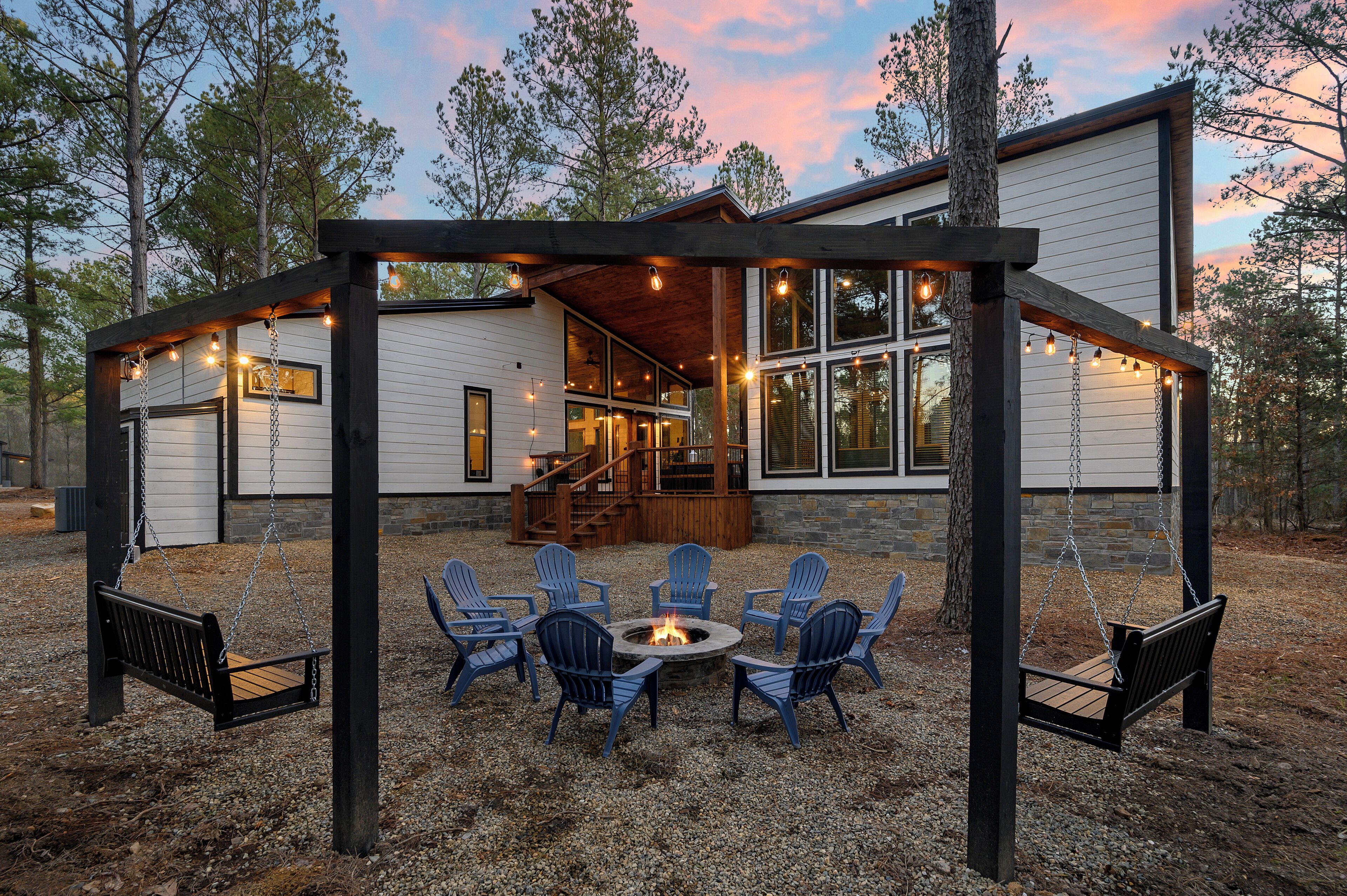 3Bdr with breezeway to game room bunkhouse and entertainment for everyone!