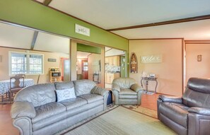 Smart TV, video games - Enjoy Every Season on Lake Viola! (Webster)