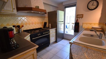 Microwave, dishwasher