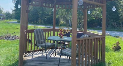 New Cozy and Private Cottage - Trent Lakes.