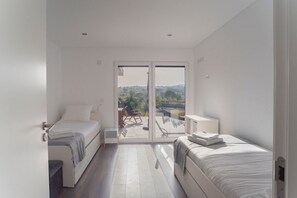 2 quartos, ferros/tábuas de passar roupa, Wi-Fi de cortesia