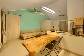 Comfort Cabin | Private kitchen | Coffee/tea maker - Casa Nahua Hotel in Tamarindo  (Tamarindo)