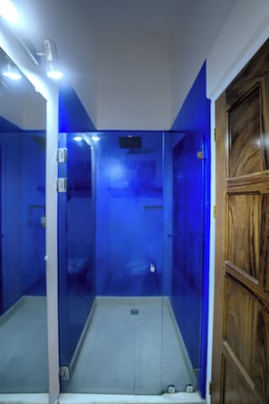 Family Cabin | Bathroom