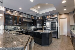 Private kitchen - The Galvan Estate (Palm Springs)