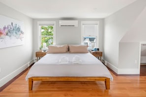 4 bedrooms, desk, iron/ironing board, WiFi