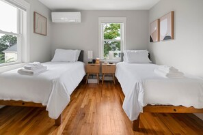 4 bedrooms, desk, iron/ironing board, WiFi