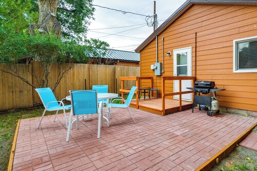 Quaint Cody Cottage w/ Grill: Walk to Downtown!