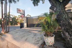 Front of property - OYO 90359 Sbh Residence (Medan)