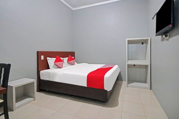 Laptop workspace, free WiFi, bed sheets - OYO 90359 Sbh Residence (Medan)