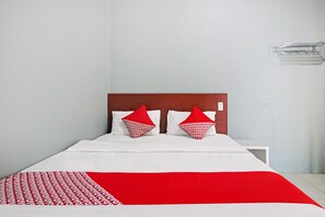 Habitación doble Deluxe | Espacio para trabajar con laptop, wifi gratis y ropa de cama 