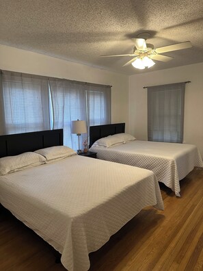 2 chambres, fer et planche à repasser, Wi-Fi gratuit, draps fournis