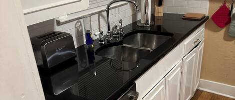 KĂŒhlschrank, Mikrowelle, Ofen, Herdplatte