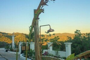 Property grounds - Green Plantain Cabin (Anchovy)
