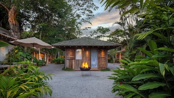 48-inch Smart TV with digital channels, Netflix, streaming services