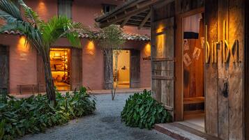 48-inch Smart TV with digital channels, Netflix, streaming services