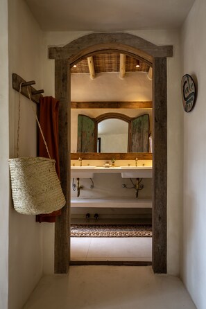 Kamar Eksklusif | Seprai katun Mesir, seprai premium, selimut bulu angsa, dan minibar