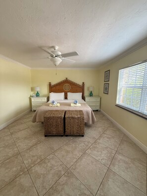 Deluxe Condo, 2 Bedrooms | Iron/ironing board, free WiFi, bed sheets - Siesta Key Inn (Siesta Key)