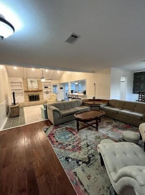 Living area - Meadowbrook LazeeDazs (Georgetown)