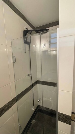Toallas, jabón y papel higiénico