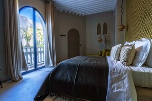 埃及棉床单、高档床上用品、记忆海绵床垫、客房内保险箱