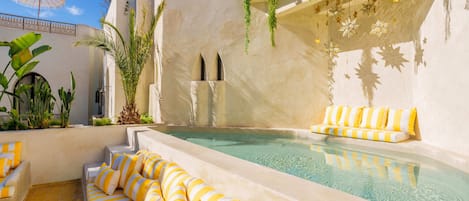 Family Suite | Rooftop pool | Outdoor pool